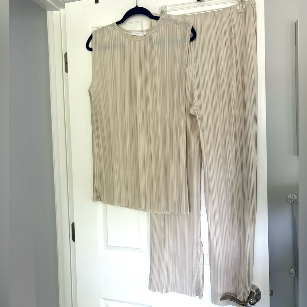 Mango pleated sleeveless set - cream size L
